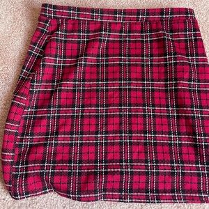 FOREVER 21 plaid skirt. with the colors black white and red. worn once.